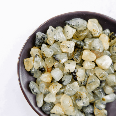 Epidote in Prehnite Chips